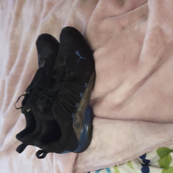 Two pairs of the same shoe - Picture 3 of 4